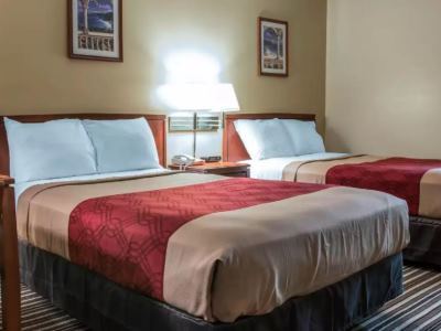 Econo Lodge *